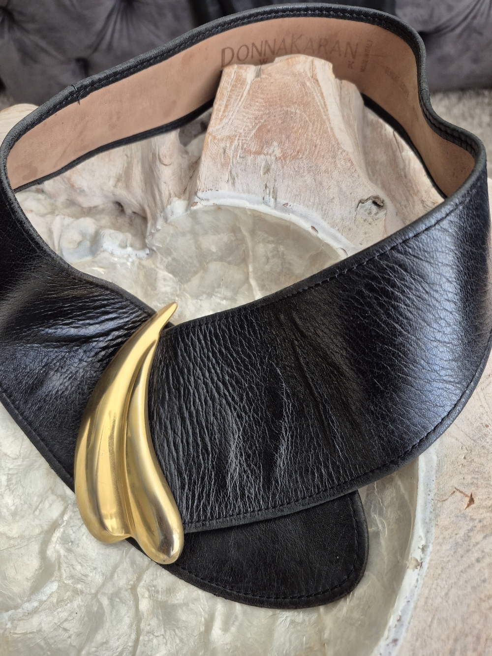 💕VTG Donna Karan Black Leather Statement Belt with Gold Accent💕